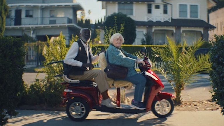 Elle a 94 ans et refuse de recourir à des doublures d'action, voici June Squibb, l'héroïne de Thelma 2 Elle a 94 ans et refuse d'utiliser des doublures, voici June Squibb, l'actrice principale de Thelma