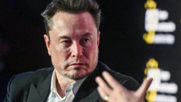 Pourquoi Elon Musk a dû révéler le code source de son chatbot Grok 24 Immagine