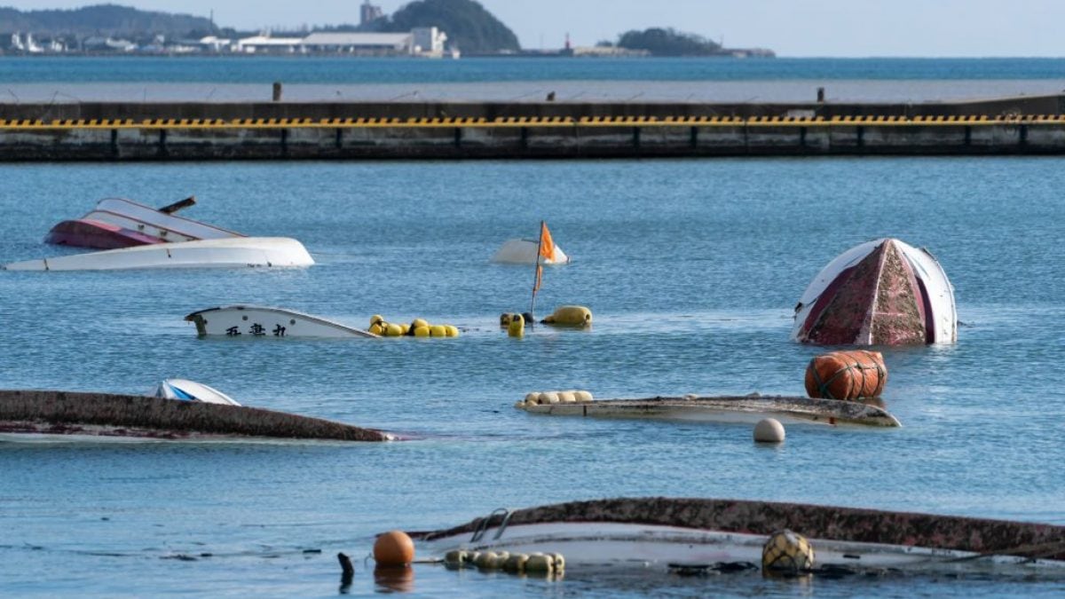 Japon, ports inutilisables après le tremblement de terre : sol soulevé de 4 mètres et mer retirée de 200 mètres 2 Japon ports inutilisables apres le tremblement de terre sol