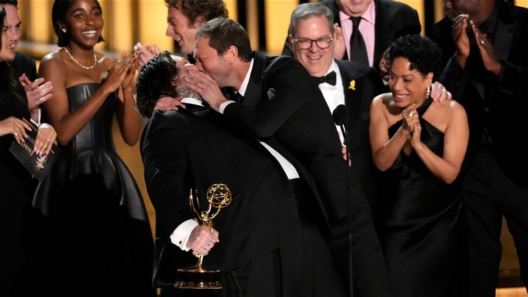 Le succès remporté par The Bear, Bronca et Succession aux Emmy 2024. Liste complète des gagnants 2 The Bear, Bronca y Succession grandes triunfadoras de los Emmy 2024. Lista completa de ganadores