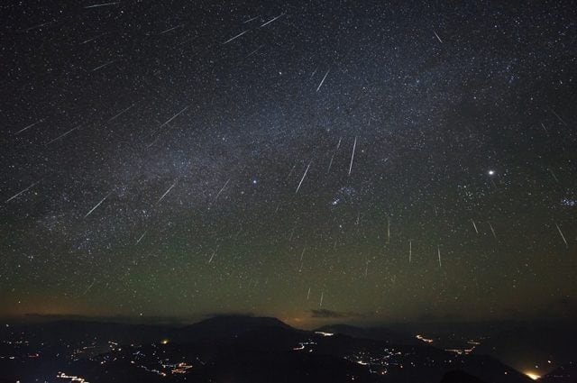 Les étoiles filantes illuminent le ciel de janvier : à quelle heure et où voir les Quadrantides 1 Tra 13 e 14 dicembre pioggia di stelle cadenti sull