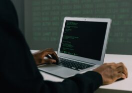 L’intelligenza artificiale ha creato un nuovo lavoro: per farlo è necessario un essere umano