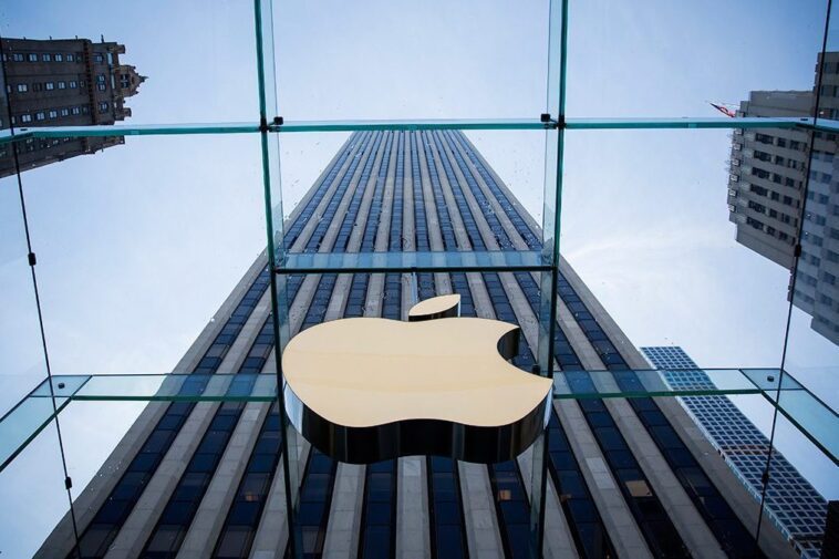 Pendant un moment, Apple a été dépassée en bourse par un ancien rival 1 Per qualche momento Apple è stata superata in Borsa da un vecchio rivale