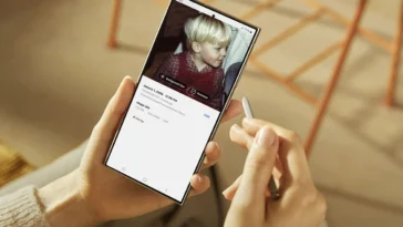 How to take a screenshot on Galaxy S24