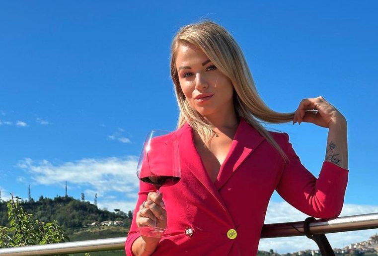 La modella di OnlyFans Annalisa svela un lato grigio del suo lavoro: “Così rubano i miei video”