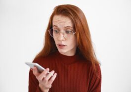 Come riconoscere una truffa via sms: i consigli per non farvi rubare tutti i soldi sul conto