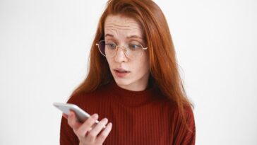 Comment reconnaître une arnaque par SMs : conseils pour éviter de vous faire voler tout l'argent de votre compte 25 Come riconoscere una truffa via sms: i consigli per non farvi rubare tutti i soldi sul conto