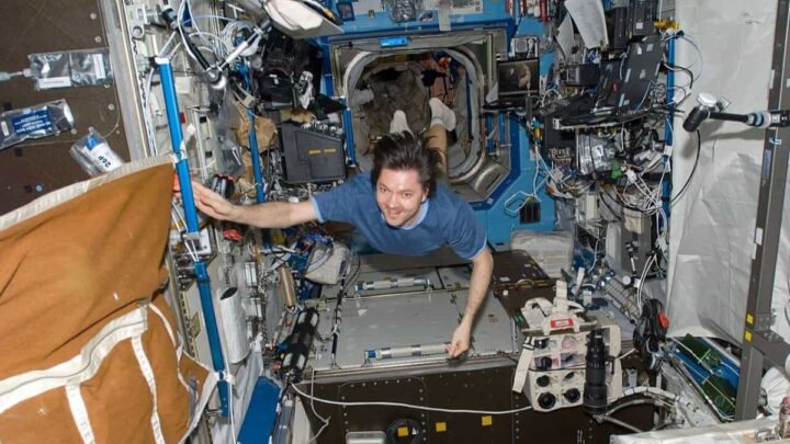Le cosmonaute Oleg Kononenko a accumulé plus de 878 jours et 12 heures à bord de l'ISS, soit l'équivalent de près de deux ans et demi.