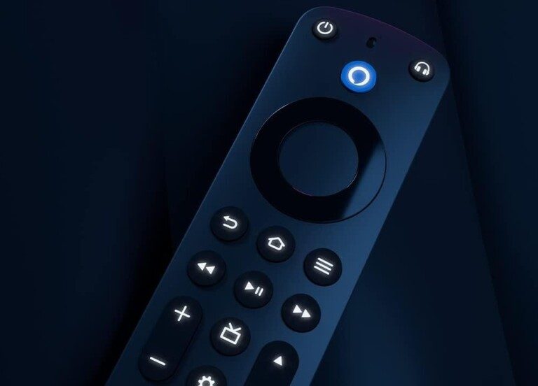 La télécommande actuelle pour Fire TV est dotée d'un bouton Alexa bleu. (Photo : Amazon)