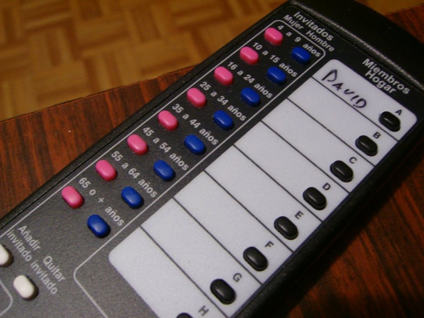 Comment fonctionnent les audimètres de télévision et combien peuvent-ils vous payer pour en avoir un 4 Télécommande d'un audimètre.