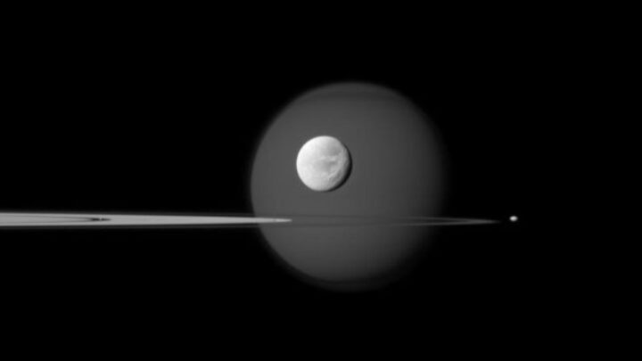 (NASA/JPL-Caltech/Space Science Institute)