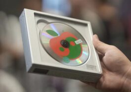 La nostalgie devenue appareil : ce lecteur CD portable est un véritable hommage au mythique Discman 48 La nostalgia hecha dispositivo: este reproductor de CDs portátil es todo un homenaje al mítico Discman