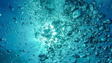 Transmuter l'eau pure en métal, bien que cela semble impossible, c'est réel : il y a une vidéo qui le démontre 29 Transmutar el agua pura en metal, aunque suene imposible, es real: hay un vídeo que lo demuestra