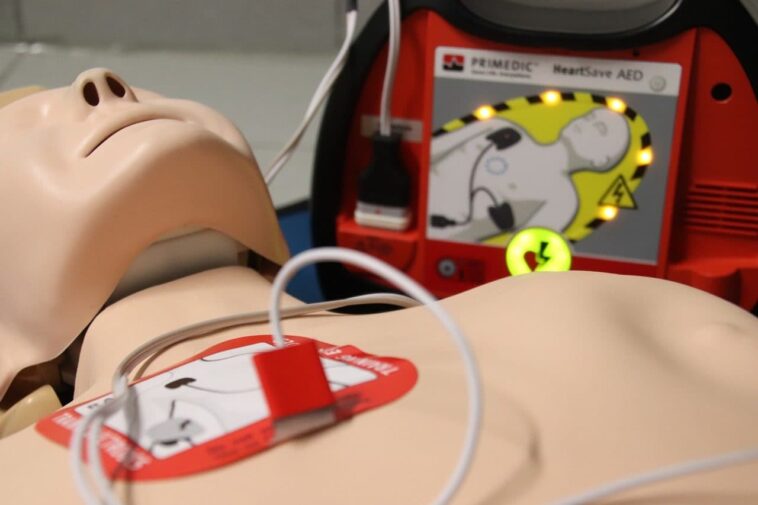 Arrêt cardiaque, nouvelle technique de défibrillation double les chances de survie : comment fonctionne le DSED 1 Arresto cardiaco, nuova tecnica di defibrillazione raddoppia la sopravvivenza: come funziona la DSED