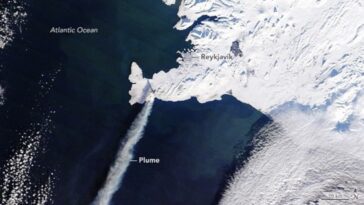 Impressionnant! La NASA a capturé une éruption de lave sur l'étendue neigeuse de l'Islande 16 Fonte: https://earthobservatory.nasa.gov/images/152428/another-eruption-in-iceland