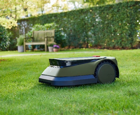Les meilleurs robots tondeuses 2024 : Tondre intelligemment sans câble 5 Détection des obstacles et conduite ordonnée sont les points forts du robot. (Photo : Ecovacs)