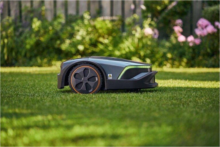 Tondeuse à gazon pour terrain en pente : Ce que tu devrais prendre en compte 5 Le iMow 6 Evo utilise encore un câble de délimitation, mais il s'agit d'un produit très abouti. (Photo : Stihl)