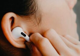Apple pourrait équiper les Airpods de caméras alimentées par l'IA