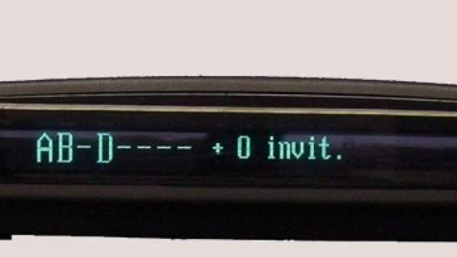 Comment fonctionnent les audimètres de télévision et combien peuvent-ils vous payer pour en avoir un 5 Audimètre marquant les personnes qui se trouvent devant la télé.