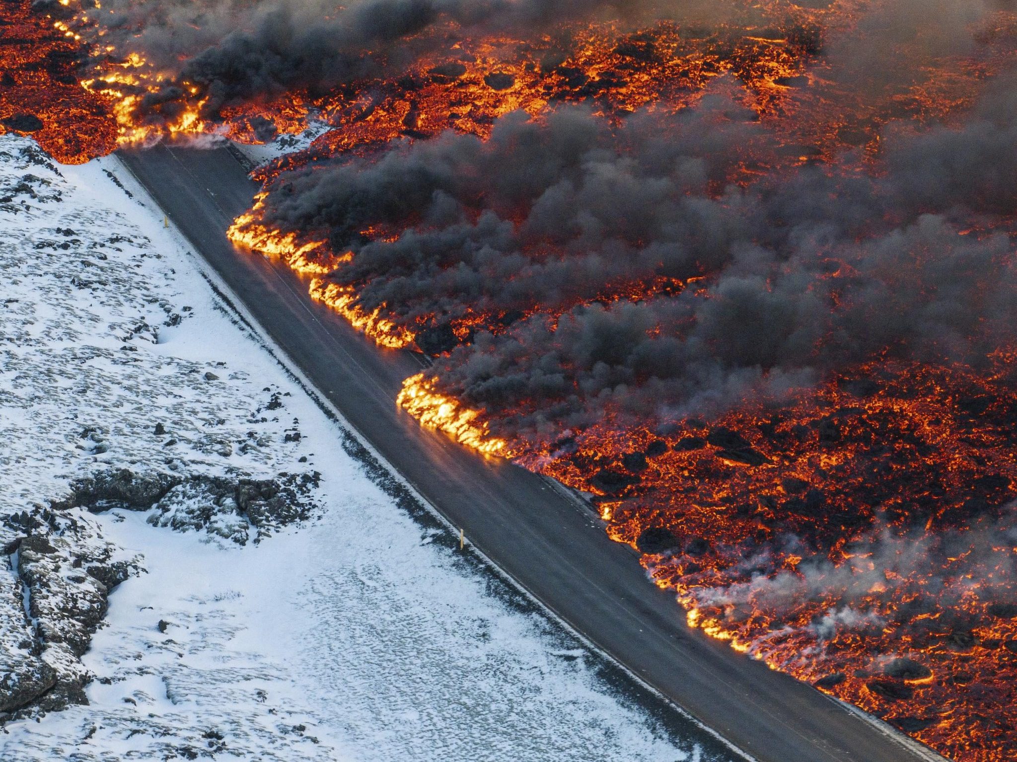 Éruption en Islande, le magma sous la ville de Grindavik s'est déplacé à une vitesse effrayante 5 Eruzione in Islanda, il magma sotto la città di Grindavik si è mosso a una velocità spaventosa