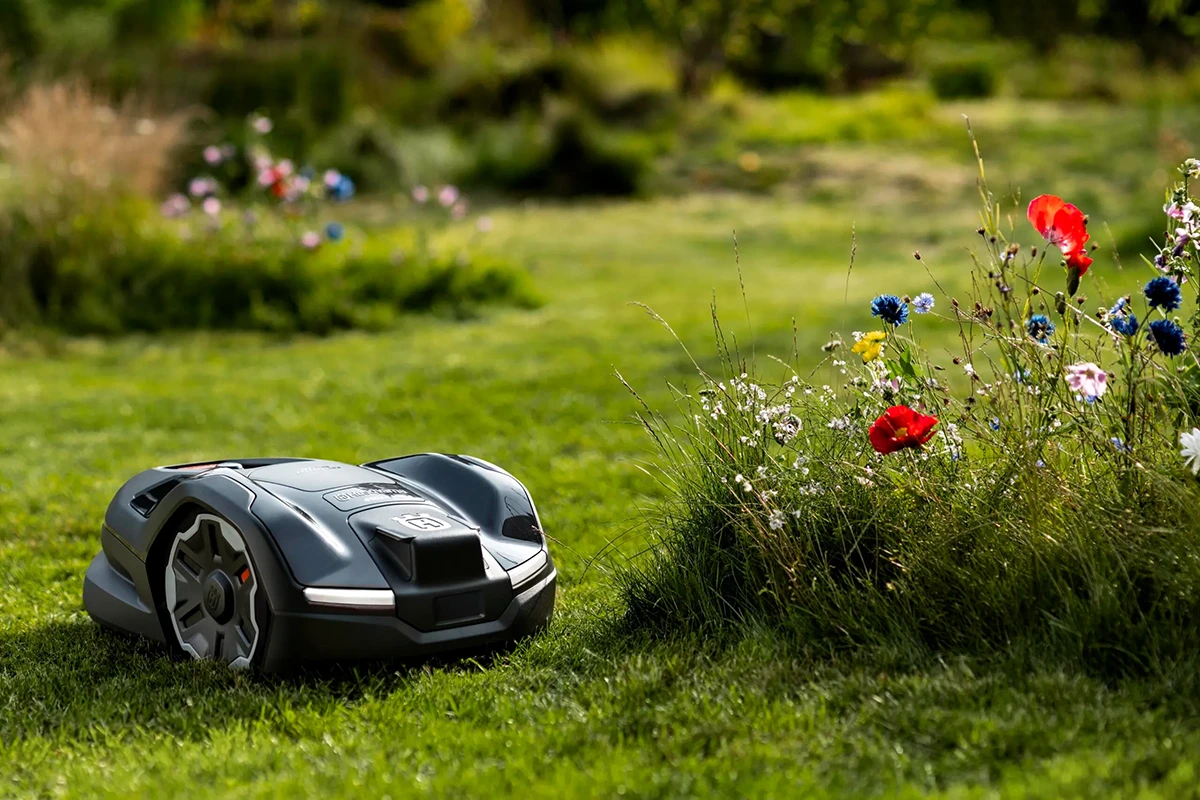Les meilleurs robots tondeuses 2024 : Tondre intelligemment sans câble 6 Husqvarna Automower 410xe Nera