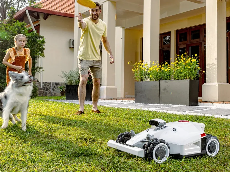 Les meilleurs robots tondeuses 2024 : Tondre intelligemment sans câble 7 Mammotion Luba 2