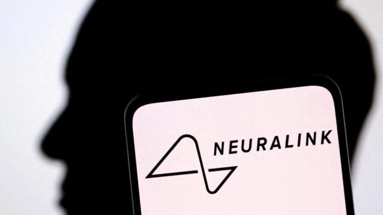 Neuralink: premier patient humain réussit à manipuler un ordinateur en pensant seulement 1 Neuralink : le premier patient humain peut déplacer la souris de l'ordinateur simplement en y pensant