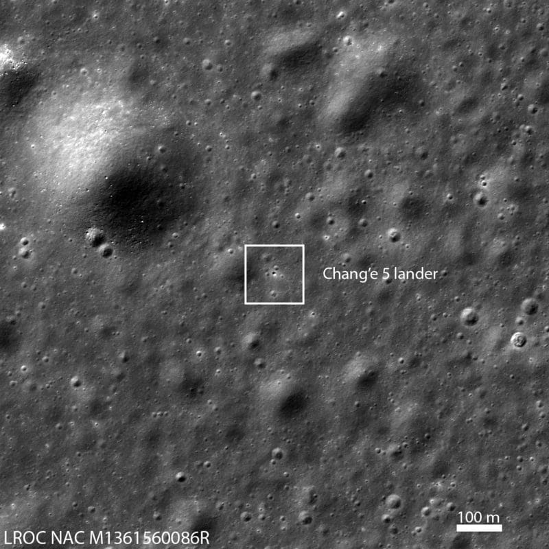 Sur la Lune, il y a un minéral jamais vu auparavant : la découverte dans un exemplaire recueilli lors d'une mission chinoise 2 Le lander Chang'e 5 sur les plaines basaltiques de l'Oceanus Procellarum, dans une image prise par le Lunar Reconnaissance Orbiter de la NASA. Crédit : NASA/GSFC/Université d'État de l'Arizona