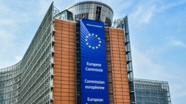 La Commission européenne inflige une amende de près de 2 milliards de dollars à Apple pour sa politique d'abonnement au streaming musical 26 European Commission fines Apple almost $2 billion over music streaming subscription policies