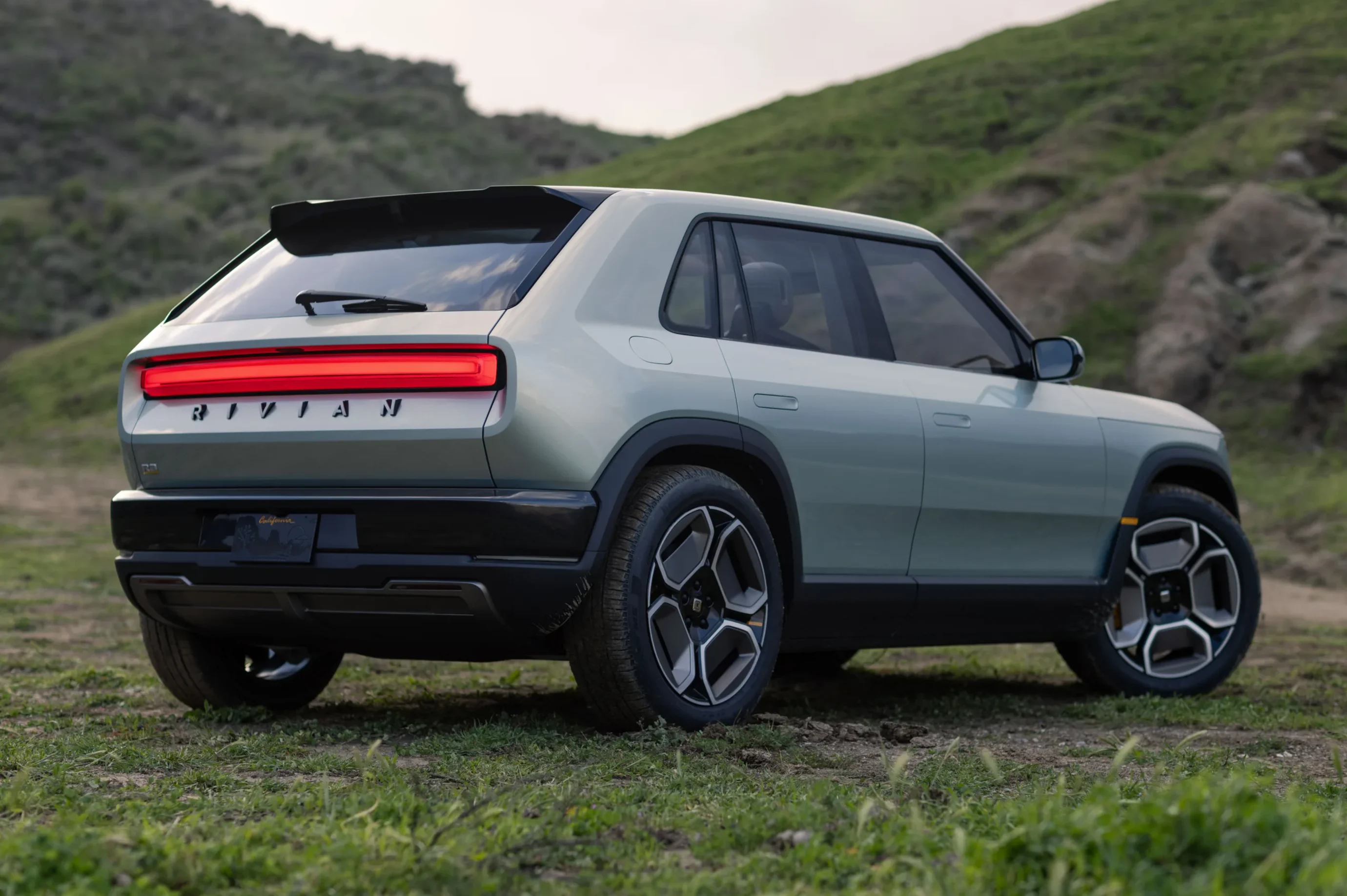 Rivian devient compact et abordable avec le SUV R2 à 45 000 $, surprend avec les jumeaux R3 3 1709996712 599 Rivian devient compact et abordable avec le SUV R2 a