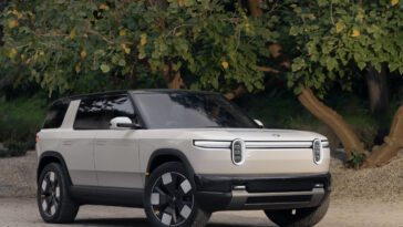Rivian devient compact et abordable avec le SUV R2 à 45 000 $, surprend avec les jumeaux R3 17 Rivian goes compact and affordable with $45K R2 SUV, surprises with R3 twins
