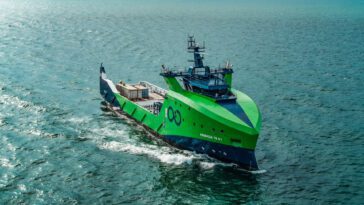 De plus en plus de navires robotisés prennent la mer pour toutes sortes de raisons 30 More robotic vessels are putting to sea for all manner of reasons