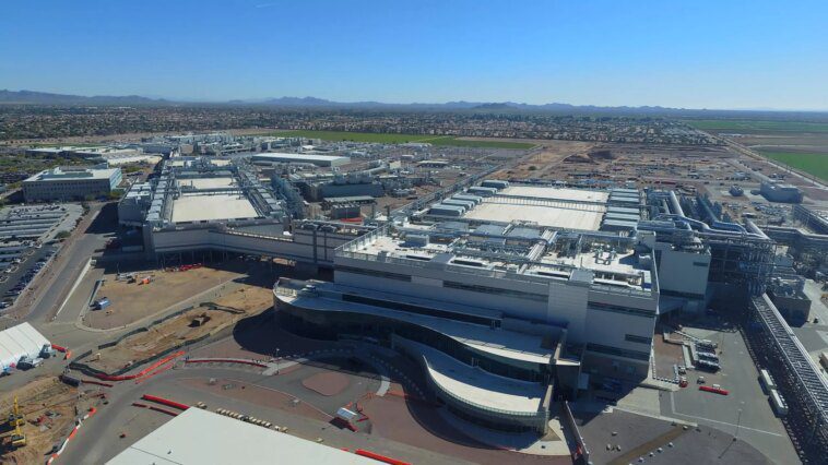 Intel recevra jusqu'à 8,5 milliards de dollars de financement, dont 11 milliards de dollars de prêts dans le cadre de la loi CHIPS 1 Intel will receive up to $8.5 billion in funding, $11 billion in loans from the CHIPS Act