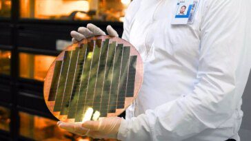 Intel prévoit de dépenser 100 milliards de dollars dans des usines de fabrication de puces aux États-Unis 12 Intel plans to spend $100 billion on US chip manufacturing plants