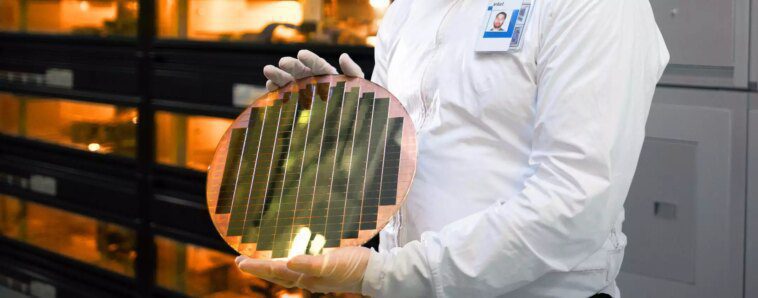 Intel prévoit de dépenser 100 milliards de dollars dans des usines de fabrication de puces aux États-Unis 1 Intel plans to spend $100 billion on US chip manufacturing plants