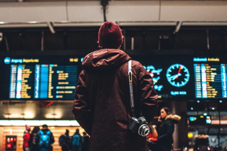 Échec de la TSA : un homme arrêté pour avoir volé les codes QR de sa carte d'embarquement avec l'appareil photo de son téléphone 1 TSA fail: Man arrested for stealing boarding pass QR codes with his phone