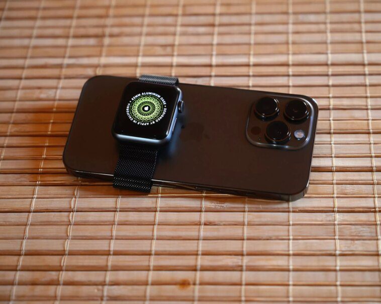 Apple a travaillé pendant trois ans sur la compatibilité Android de l'Apple Watch avant d'abandonner le projet 1 Apple worked on Android compatibility for the Apple Watch for three years before abandoning the project