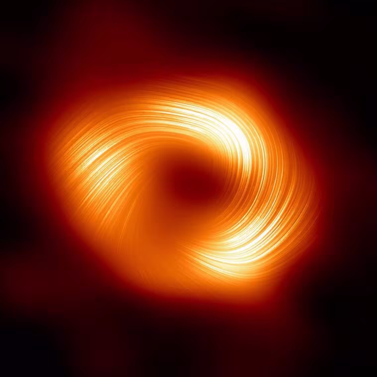 Voici à quoi ça ressemblerait si vous voyageriez dans l’horizon d’un trou noir 1 Astronomers capture the most captivating and detailed image yet of the Milky Way