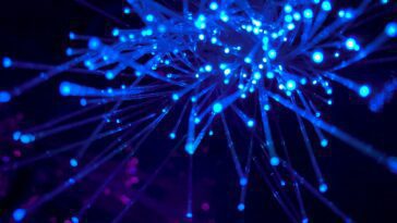 Des chercheurs sur la fibre optique présentent des vitesses 4,5 millions de fois supérieures à celles du haut débit domestique moyen 11 Fiber optic researchers showcase speeds 4.5 million times faster than average home broadband