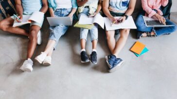À Crémone, un groupe d'étudiants utilise ChatGPT pour rédiger leurs devoirs, le professeur : "Je les ai immédiatement découverts" 17 Image