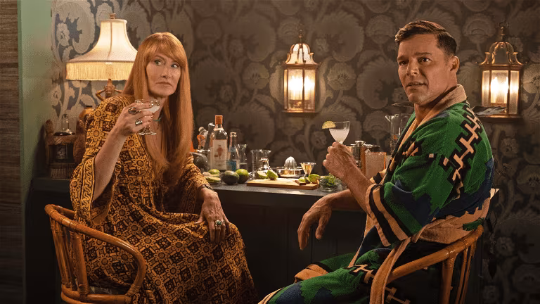 À Palm Royale, la comédie d'Apple TV+ avec Kristen Wiig et Ricky Martin, ils vivent véritablement la vie folle 2 En Palm Royale, la comedia de Apple TV+ con Kristen Wiig y Ricky Martin, sí que están 'Livin' la vida loca'