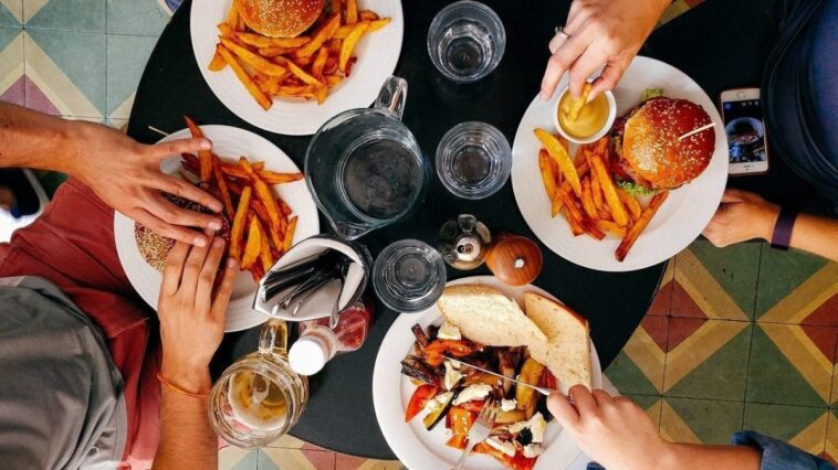 Les Risques Cachés du Régime 16:8 : Les Doutes Émergent sur le Jeûne Intermittent et les Maladies Cardiovasculaires 1 Le jeûne intermittent est un schéma alimentaire qui limite l'apport alimentaire quotidien dans des fenêtres temporelles, en alternant des périodes de jeûne et des périodes où il est possible de manger / Photo credit: Pixabay