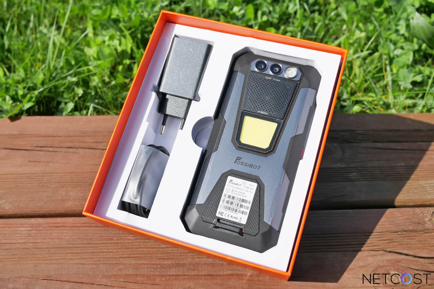 FOSSiBOT F106 Pro en TEST: Le premier smartphone solide avec lampe de camping et haut-parleur 103 dB 3 Fossibot F106 Pro Rugged Phone Test Review Netcost (2)