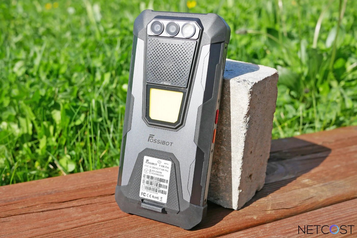 FOSSiBOT F106 Pro en TEST: Le premier smartphone solide avec lampe de camping et haut-parleur 103 dB 6 Fossibot F106 Pro Rugged Phone Test Review Netcost (5)