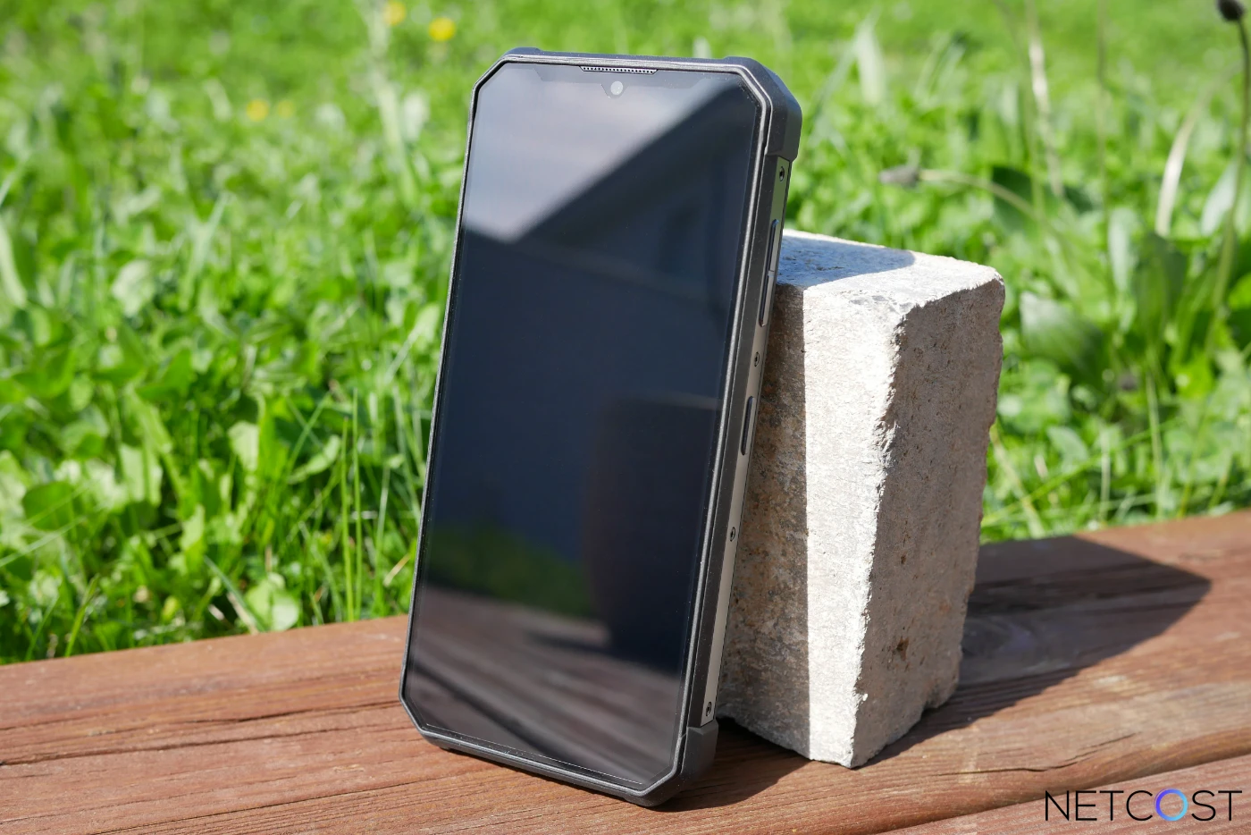 FOSSiBOT F106 Pro en TEST: Le premier smartphone solide avec lampe de camping et haut-parleur 103 dB 7 Fossibot F106 Pro Rugged Phone Test Review Netcost (7)