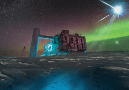 L'Antarctique abrite une base minière avec un grand secret : son objectif est de trouver des particules cosmiques fantômes