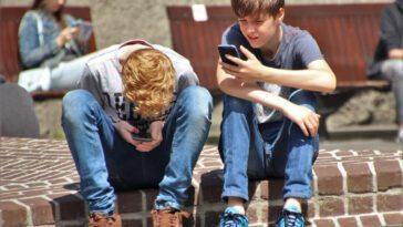 La Floride interdit aux enfants de moins de 14 ans de détenir des comptes sur les réseaux sociaux 14 Florida bans children under 14 from holding social media accounts