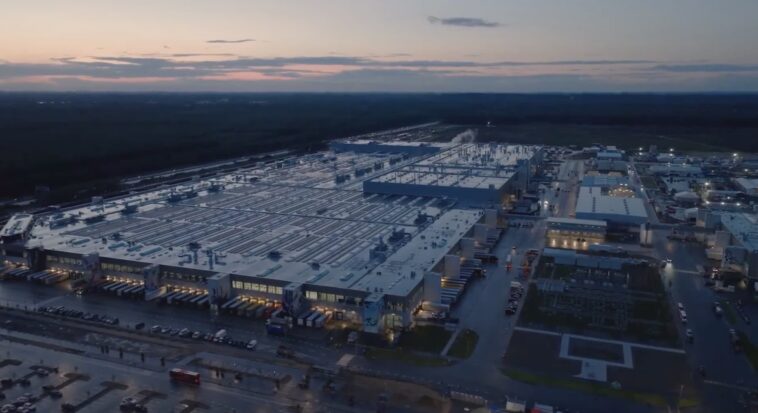 La Gigafactory Tesla de Berlin sera privée d'électricité pendant encore une semaine à la suite d'une attaque éco-terroriste 1 Tesla Berlin Gigafactory to be without power for another week following eco-terrorist attack