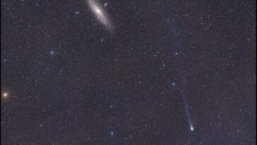 La magnifique comète 12P/Pons-Brooks brille dans le ciel de mars : à quelle heure la voir en direct ce soir 29 La cometa periodica 12P/Pons-Brooks sfreccia 'vicino' alla meravigliosa galassia di Andromeda. Credit: Gianluca Masi / Virtual Telescope Project