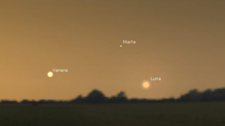 Le 8 mars, la Lune, Vénus et Mars brillent lors de la Fête des Femmes : à quelle heure les voir dans le ciel 1 Simulation de la conjonction astrale du 8 mars. Crédit : Stellarium